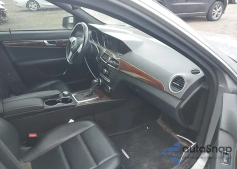 2013 Mercedes-Benz C 300 Sport 4Matic из США, поврежденный, VIN WDDGF8AB1DA755708